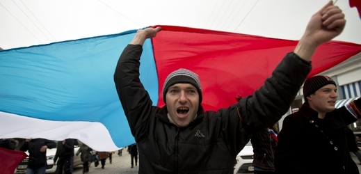 Proruští demonstranti v Simferopolu.