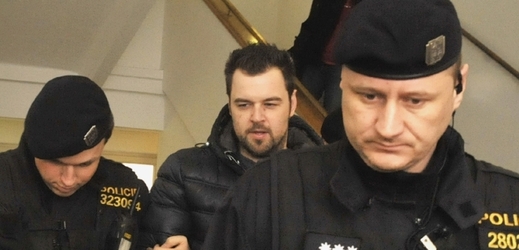 Petr Kramný je podezřelý z vraždy své ženy a dcery.