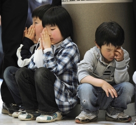 Některé děti z okolí Fukušimy se téměř nepodívají ven.