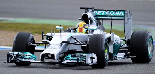 Stáj Mercedes míří před sezonou vysoko.