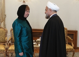 Íránský prezident Rúhání přijímá šéfku diplomacie EU Ashtonovou.