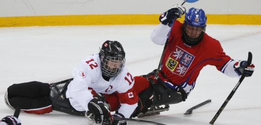 Čeští sledge hokejisté si v Soči zahrají o páté místo.