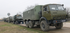 Ruské jednotky údajně cvičí v přesunu vojenské techniky (ilustrační auto).