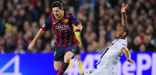 Lionel Messi (vlevo) a Vincent Kompany.