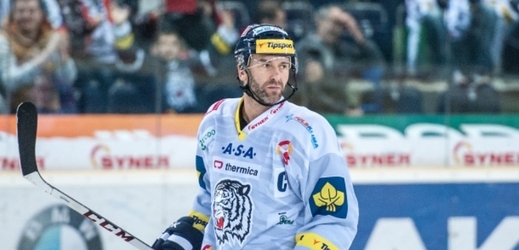 Kapitán Liberce Petr Nedvěd se rozloučil s hokejovou kariérou.