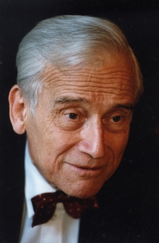 Profesor Rudolf Zahradník na fotografii z roku 2004.