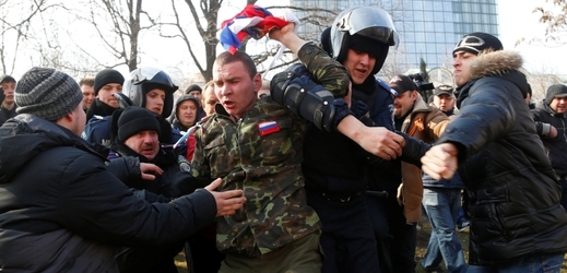 Momentka z demonstrace v Doněcku.