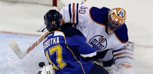 Vladimír Sobotka se po zranění levého kolena vrátil do kolotoče NHL a gólem a dvěma asistencemi se podílel na výhře St. Louis 6:2 nad Edmontonem. 