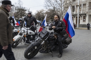 Ruští motorkáři Noční vlci přivezli humanitární pomoc na Krym.