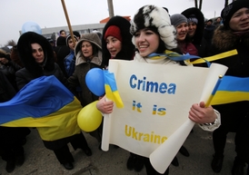 Krymští Tataři protestující proti připojení Krymu k Rusku, Simferopol.