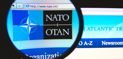 Stránku www.NATO.int útoky také zasáhly (ilustrační foto).