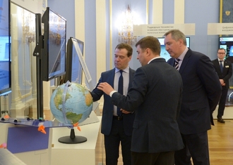 Máme nový geografický přírůstek - Krym. Ruský premiér Medveděv a ruský vicepremiér Rogozin (vpravo; ilustrační foto).