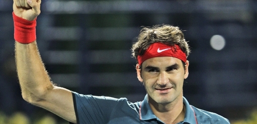 Sbohem? Kdepak. Federer se dál tenisem baví a drží krok se světovou špičkou.