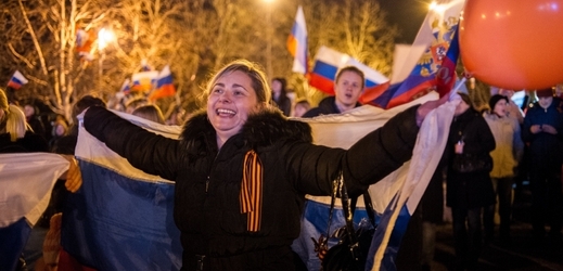 Po oznámení výsledků referenda se na Krymu bouřlivě slavilo.