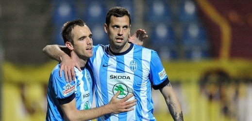 Autor prvního gólu Jasmin Ščuk (vlevo) a Lukáš Magera z Boleslavi.