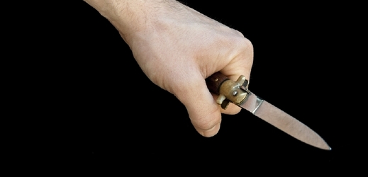 Mladík pobodal příbuzného nožem, který nosil stále při sobě (ilustrační foto).