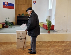 První kolo prezidentských voleb na Slovensku skončilo téměř patem.