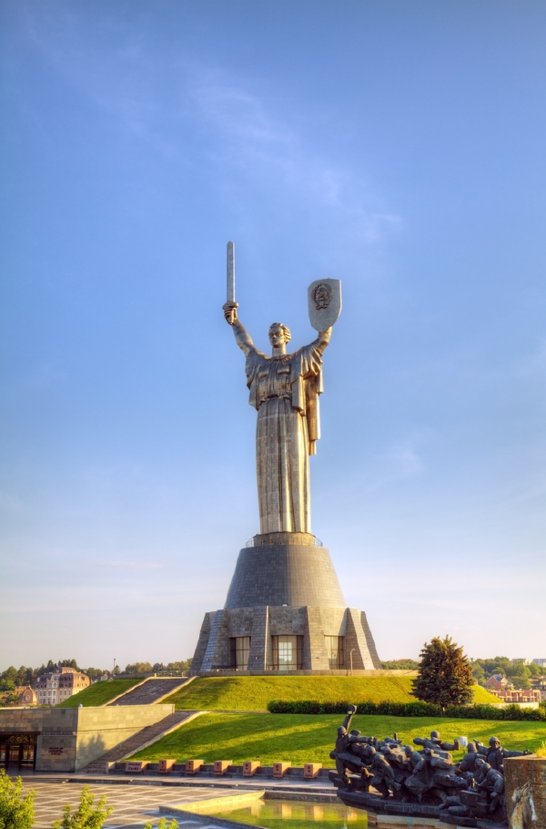 Socha Matičky vlasti, 102 m. Kyjev, Ukrajina. (Foto: Shutterstock.com)
