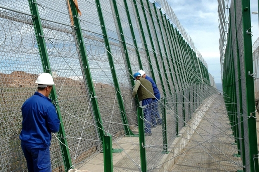 Stavba plotů ve španělských enklávách pomáhá jen částečně.