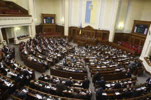 Ukrajinský parlament zažívá vzrušené, historické chvíle.