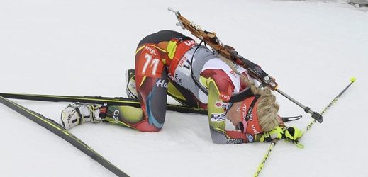 Biatlonistka Gabriela Soukalová obsadila v Oslu v posledním sprintu sezony Světového poháru po bezchybné střelbě, ale také pádu na střelnici pátou pozici. 