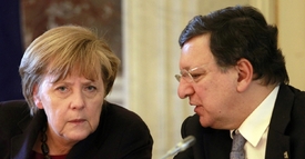 Merkelová a šéf EK Barroso. Kancléřka o hospodářské sankce vůči Rusku téměř nestojí. 