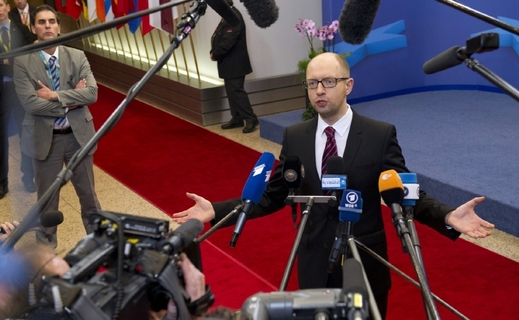 Štěstím zářící ukrajinský premér v Bruselu.