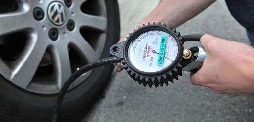 Čas na přezouvání pneumatik se naplňuje (ilustrační foto). 