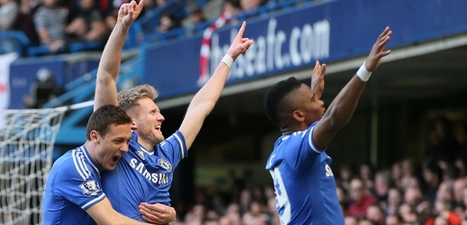 Radost fotbalistů Chelsea po druhém gólu.