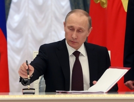 Putin v pátek podepsal zákony, které stvrzují připojení Krymu k Rusku.