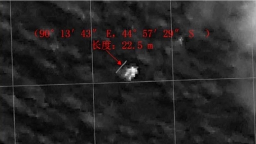 Možné trosky airbusu na snímcích čínských satelitů. 