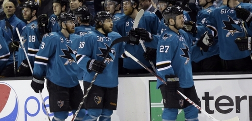 Sharks slaví vítězství nad Edmontonem.
