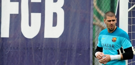 Brankář fotbalistů Barcelony Víctor Valdés, kterému kvůli zranění kolena skončila sezona a v létě mu vyprší smlouva, by přece jen mohl zůstat v katalánském klubu. 