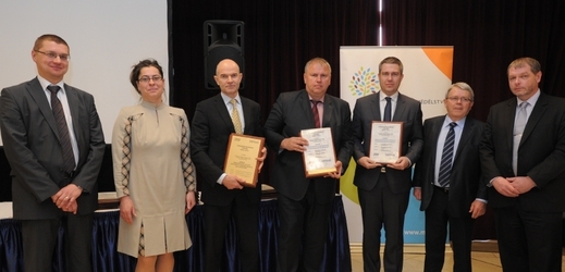 Předávání ocenění - Ing. Martin Borovička, generální ředitel SYNER (třetí zleva).