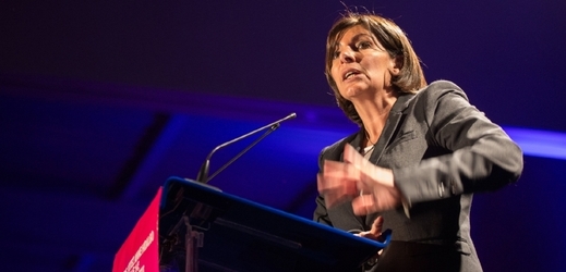 Boj o pařížskou radnice nejspíše vyhraje kandidátka socialistů Anne Hidalgová.