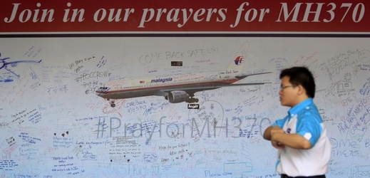 Pátrání po havarovaném malajsijském letadle zatím bohužel nepřineslo žádné pozitivní informace.