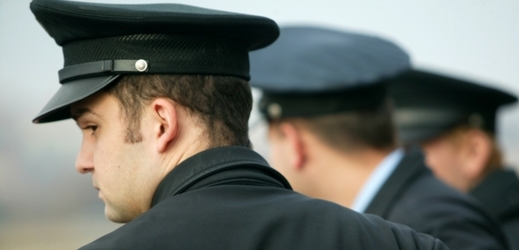 Policisté pátrají po identitě uhořelé osoby (ilustrační foto).