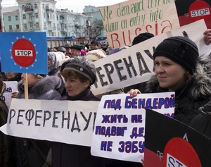 Proruští demonstranti na východě Ukrajiny.
