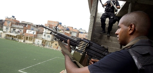 K ochraně MS ve fotbale v Brazílie nastoupila i armáda.