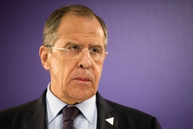 Úřad Sergeje Lavrova varoval Kyjev peřd sbližováníms NATO.