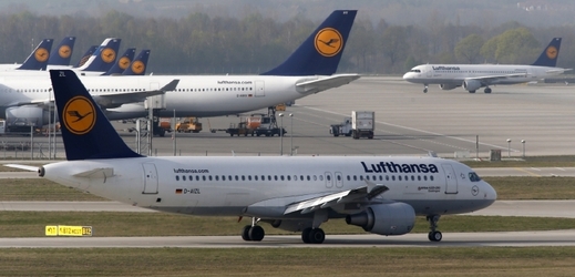 Největší německé aerolinky už kvůli stávce v předstihu zrušily 3800 z 4300 plánovaných letů.