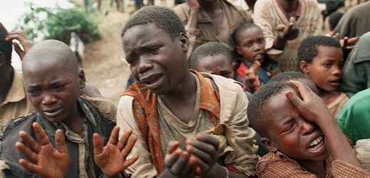 Snímek rwandských dětí z roku 1994.