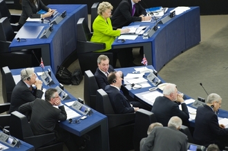 Farage v Evropském parlamentu (uprostřed).