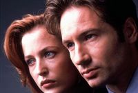 Gillian Andersonová a David Duchovný alias Mulder a Scullyová ze seriálu Akta X