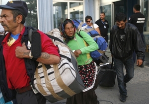 Francouzi deportují Romy zpět na Balkán (2010).