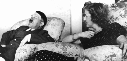 Adolf Hitler a Eva Braunová.