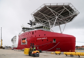 Australská loď vybavená detektory pro hledání černých skříněk.