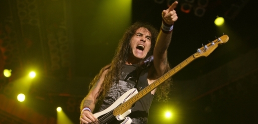 Momentka z koncertu Iron Maiden v Praze.