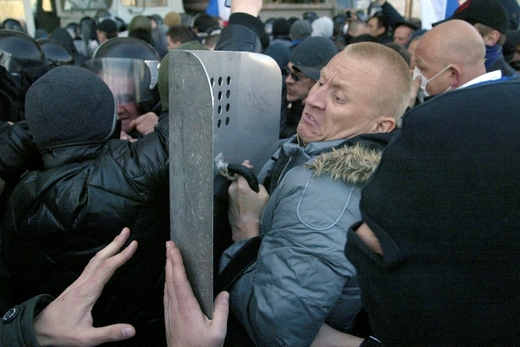 Dav radikálů v Doněcku zaútočil na sídlo gubernátora.