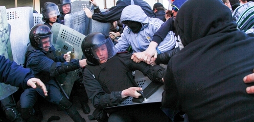 Momentka z demonstrace v Doněcku.
